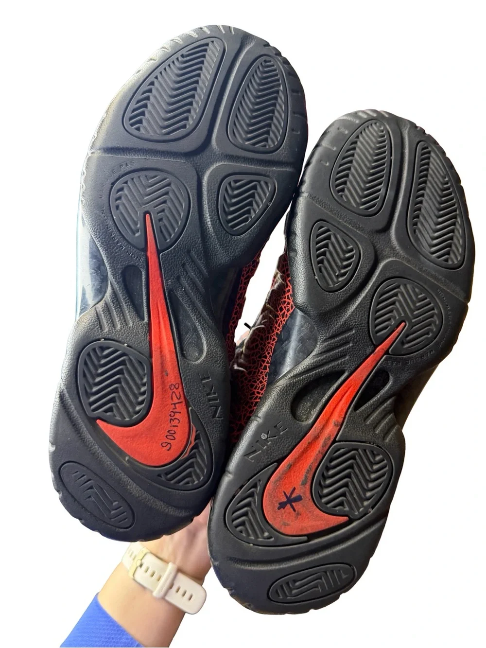 ✨🏀 Nike Air Foamposite One “Cracked Lava” Black Red Men’s Size 7Y 🏀✨